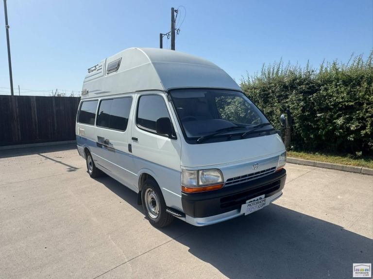 Toyota Hiace 4 Berth 7 Belts