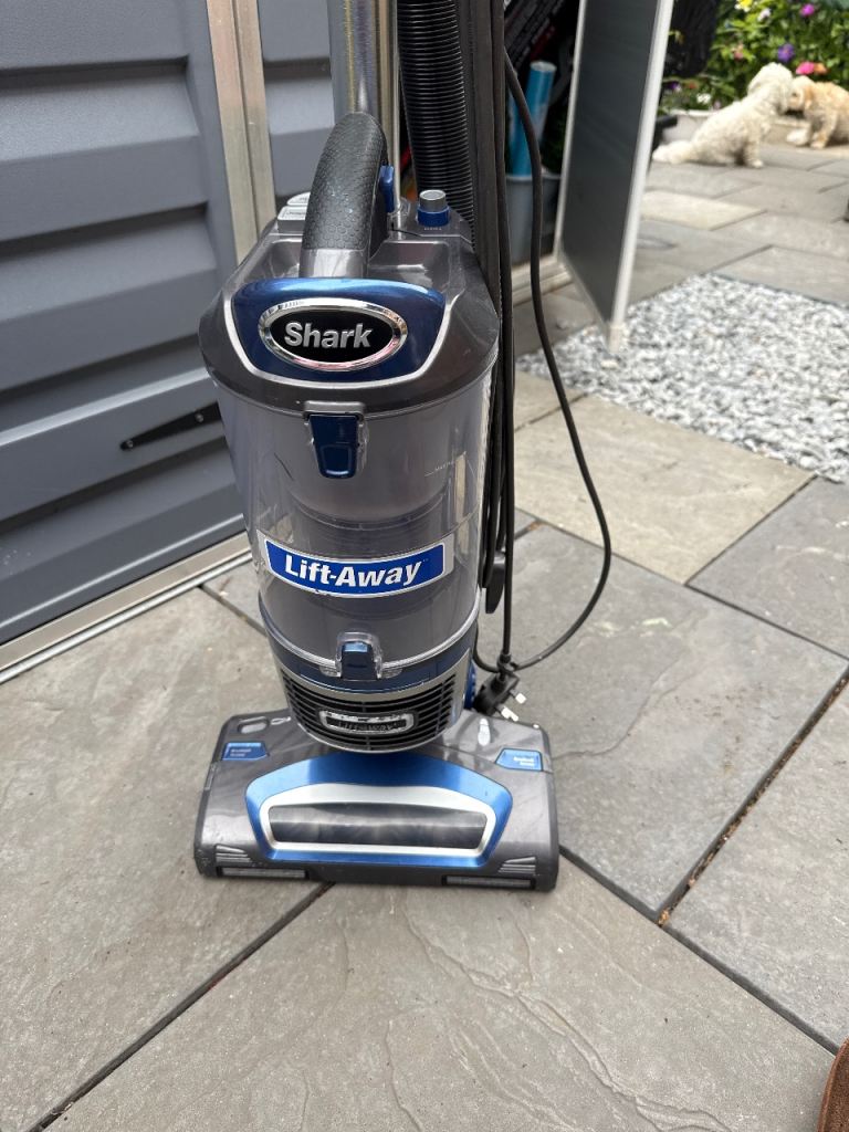 Shark nv601 vacuum cleaner 