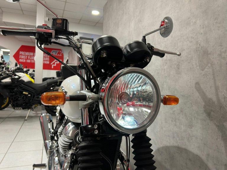 2024 Royal Enfield Interceptor 650 - 1886 miles - 1 OWNER! - STUNNING!