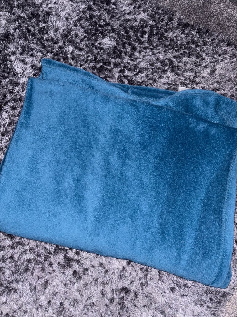 Dunelm Teal Green Teddy Fleece Throw Blanket (130x170cm) – Like New