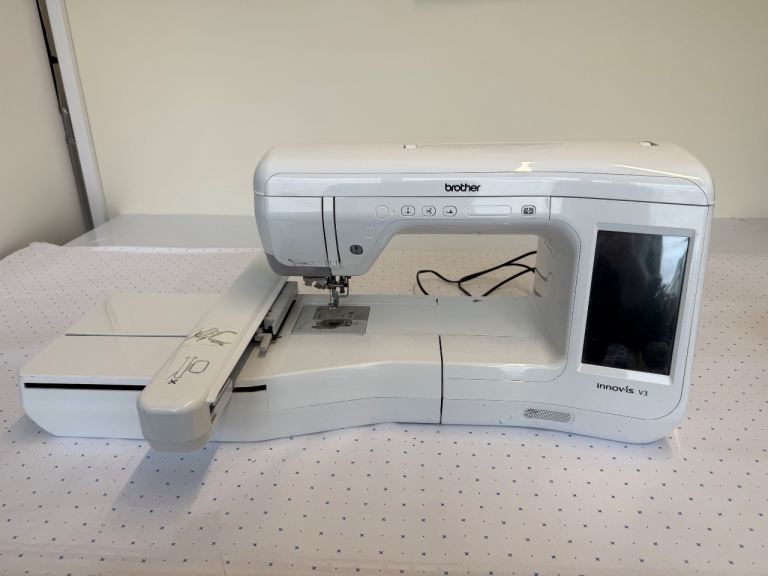 Brother Innov-is V3 Embroidery Machine – Great Condition + Threads Included