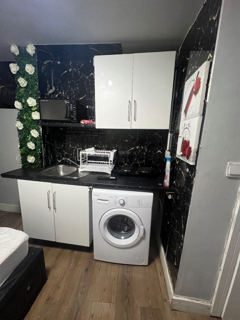 Fully furnished Studio flat for rent in Mitcham