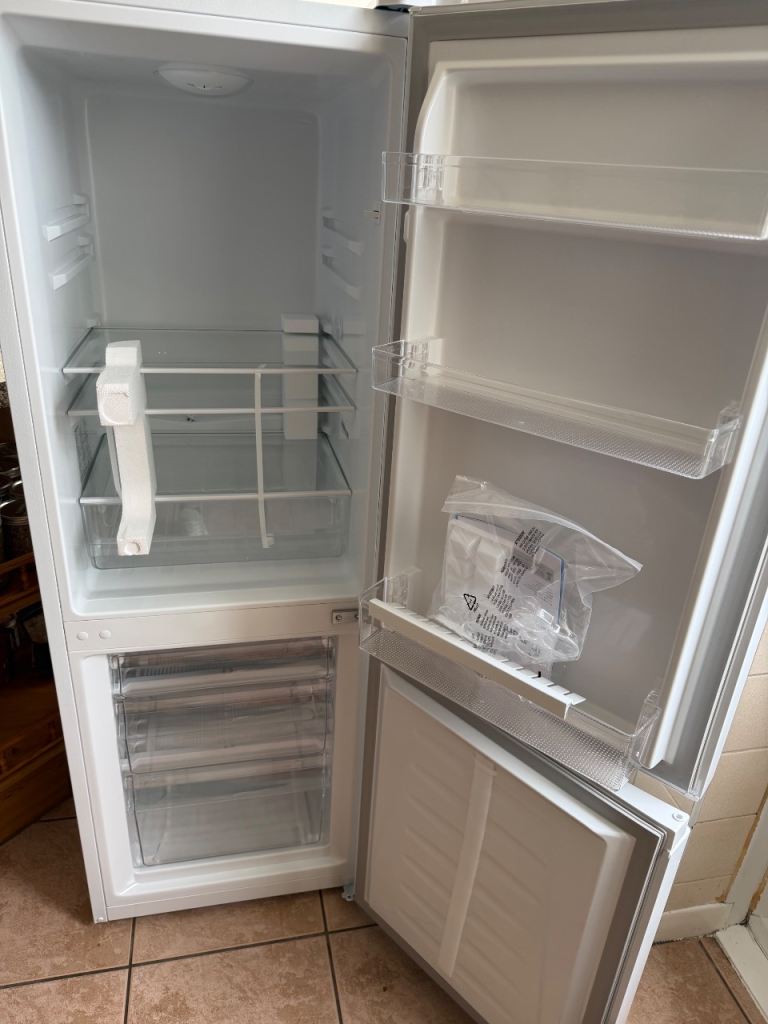 Fridgemaster Freestanding Fridge Freezer - White, As Good As New