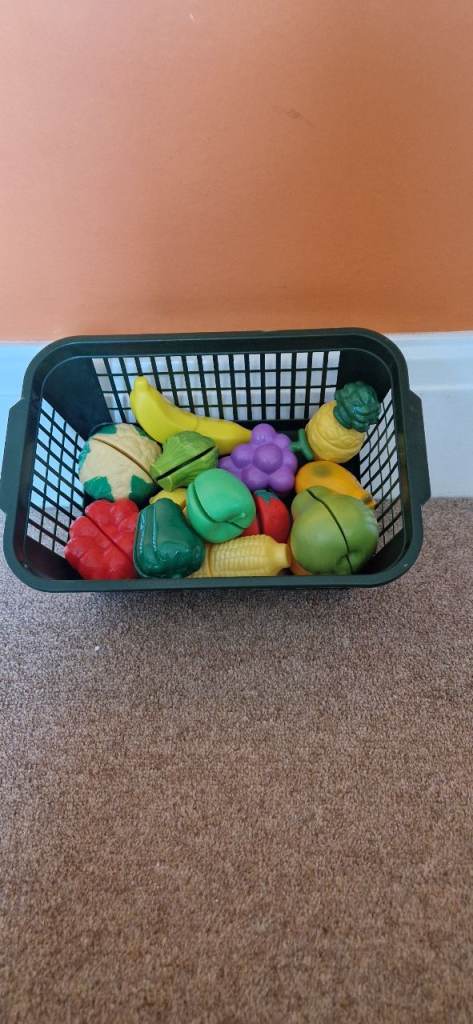 CUTTABLE PLASTIC PLAY FOOD WITH KNIFE. ALL IN AS NEW CONDITION.