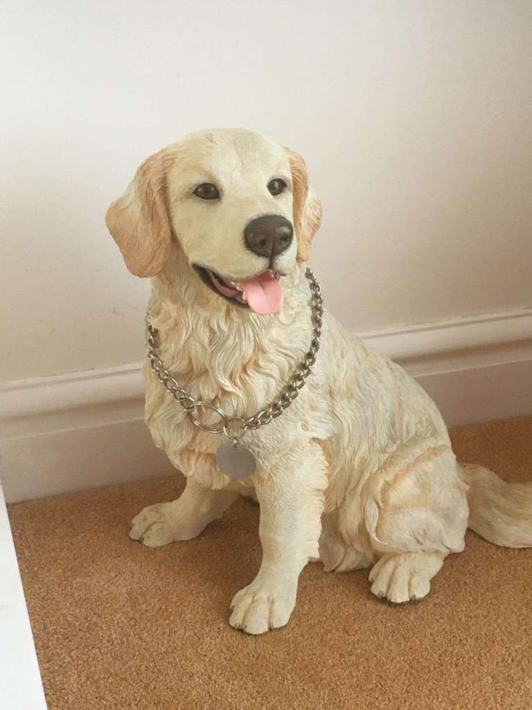 Golden Retriever dog ornament. 