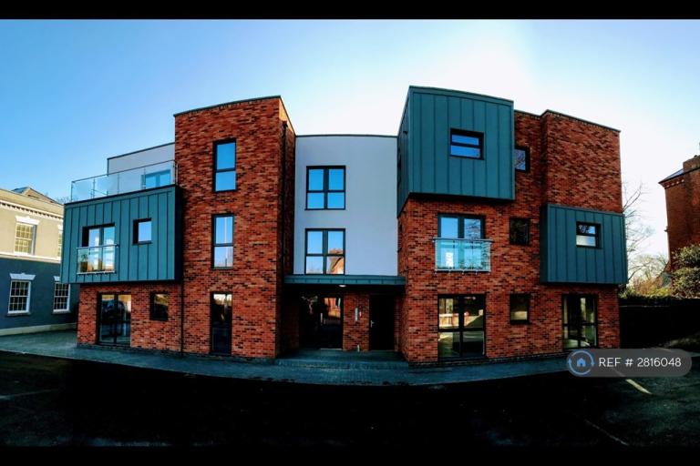 3 bedroom flat in Bond House, Beeston, NG9 (3 bed) (#2816048)