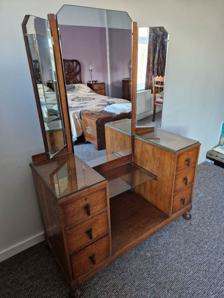 Dressing table 