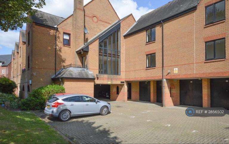 1 bedroom flat in Fitzwalter Place, Dunmow, CM6 (1 bed) (#2856502)