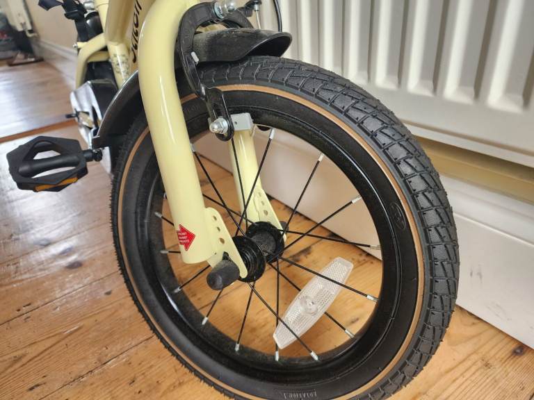 Stitch Kids Bike with Helmet – Beige, As Good As New