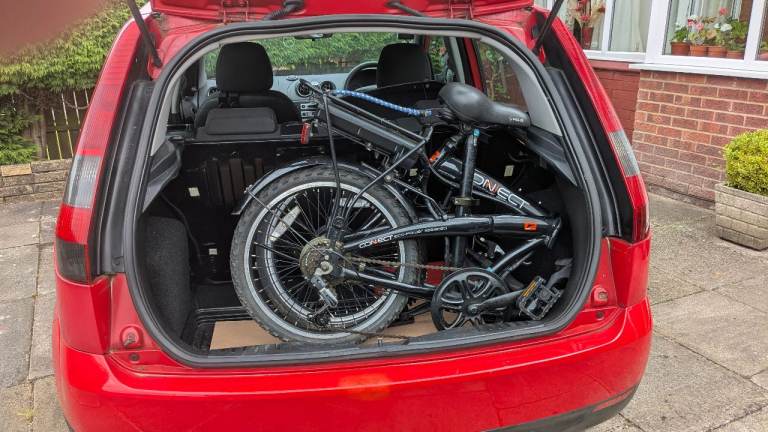 CONNECT Electric Folding Bike – Black, Good Condition