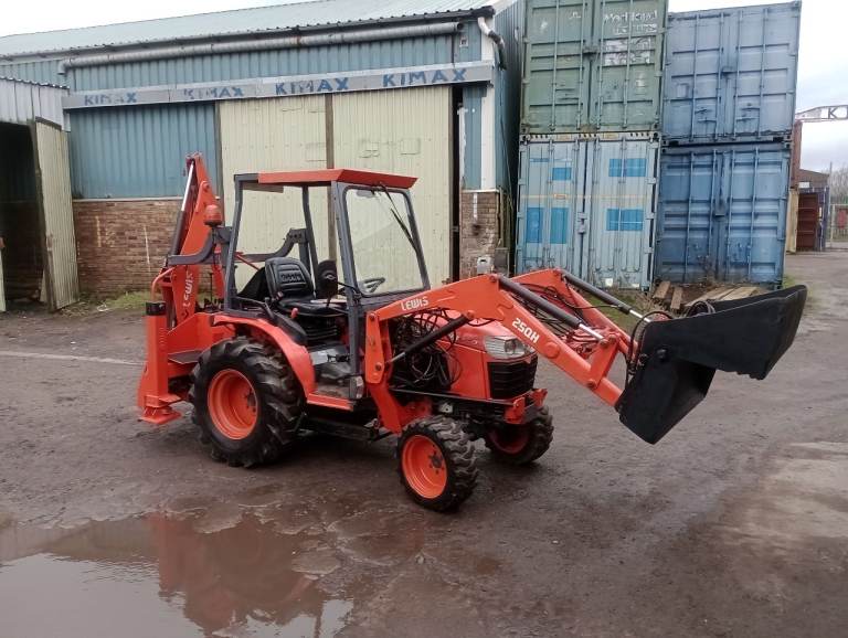 Kubota HST b3030 backhoe tractor 