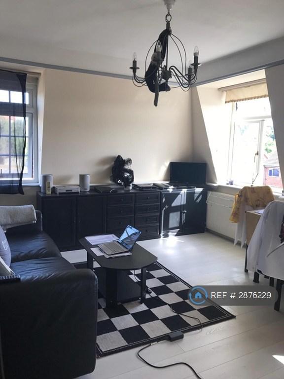 1 bedroom flat in Western Avenue, London, W5 (1 bed) (#2876229)