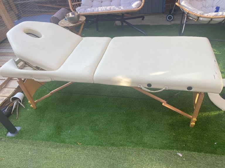 Beauty/massage bed 