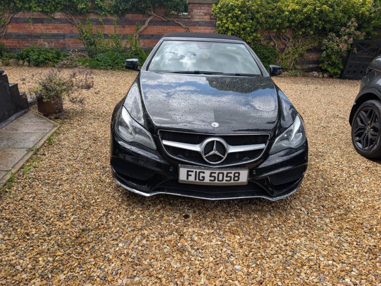 Mercedes Benz E220 automatic convertible - excellent condition