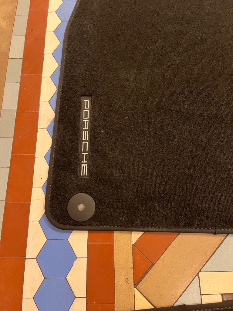 Genuine Porsche Macan Black Carpet Floor Mats – 72 plate – Used Once
