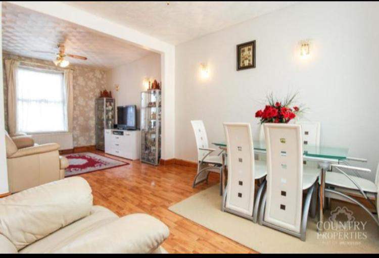 3 Bedroom House. Bedford Town 