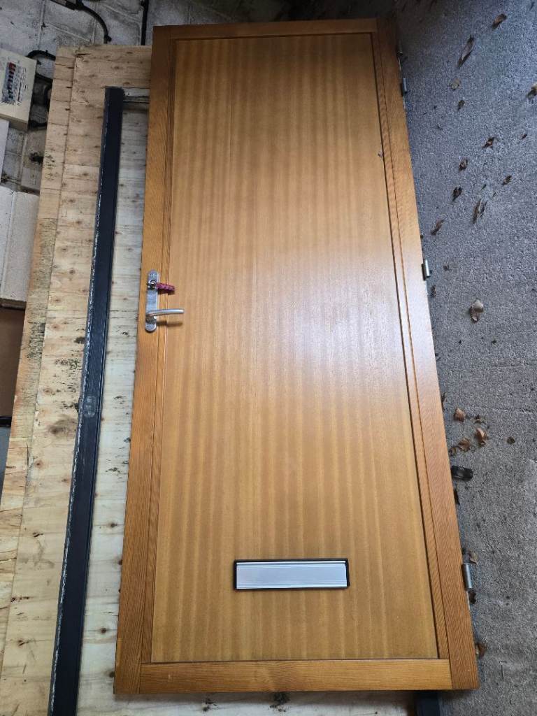 External door 