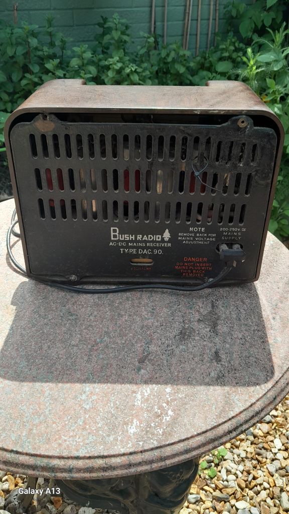 Bush DAC90 Radio.