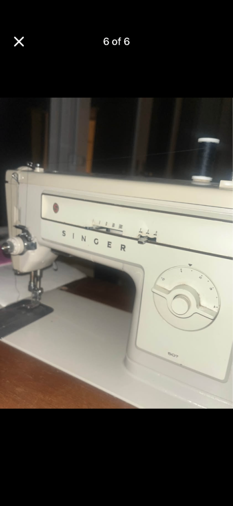 Singer Sewing Machine – Good Condition, Cream