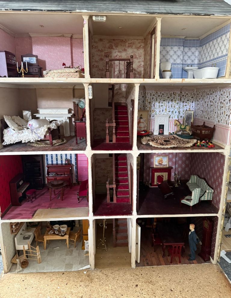 Large doll house project 