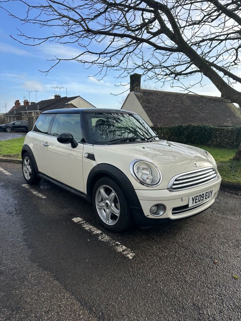 LOW MILEAGE! Mini Cooper 1.6 petrol