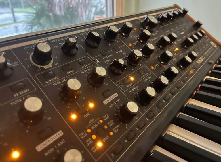 MOOG Subsequent 37 Keyboard Synth (Sub 37)
