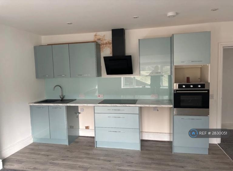 2 bedroom flat in Main St, Frodsham, WA6 (2 bed) (#2830051)