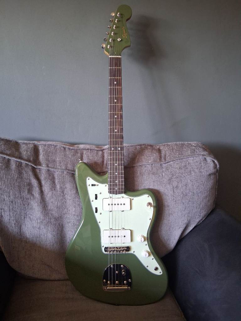 Squier classic vibe jazzmaster in olive green