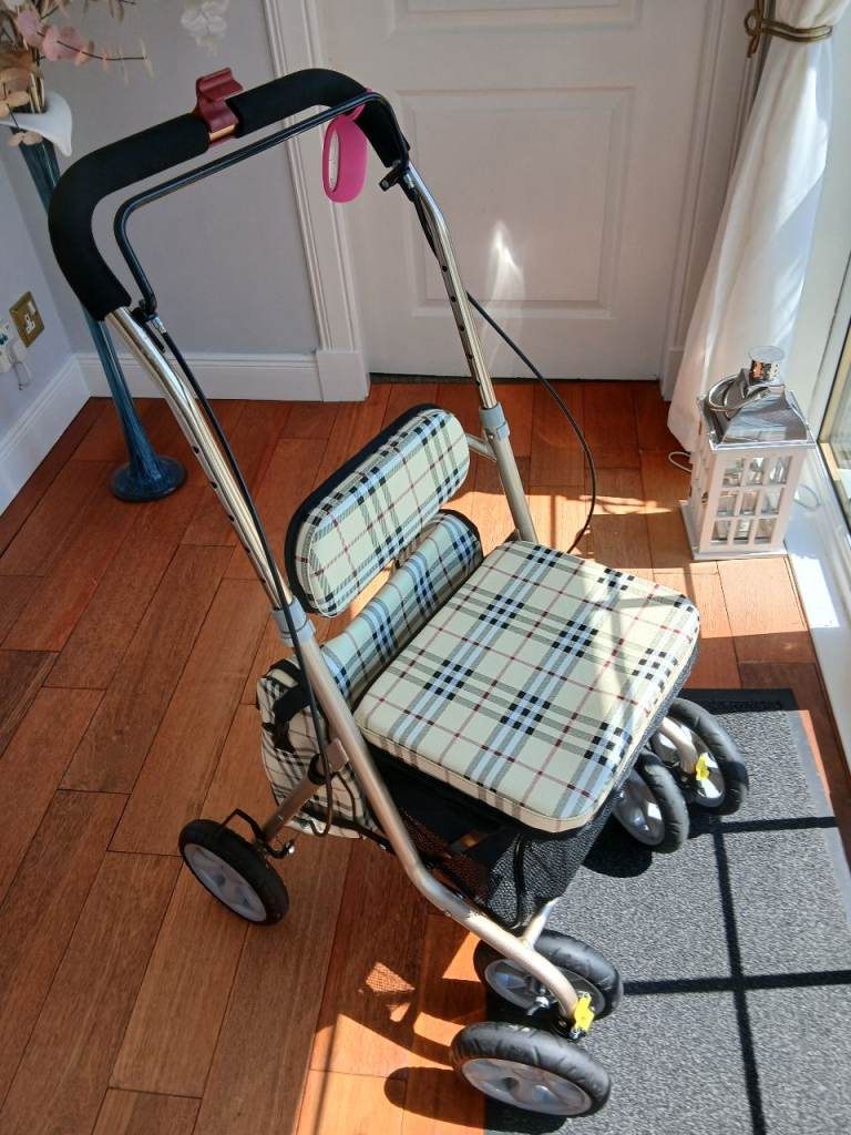 Walking  aid  stroller 