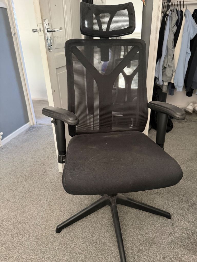 Black Mesh Office Chair with Headrest – Good Condition