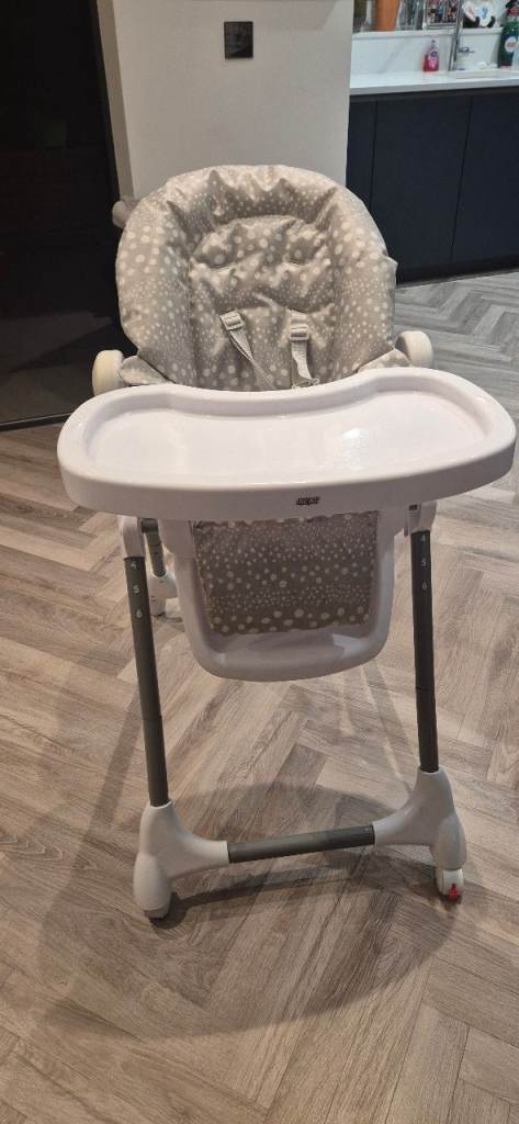Mamas&Papas Baby High Chair with Tray and Padded Seat – Good Condition