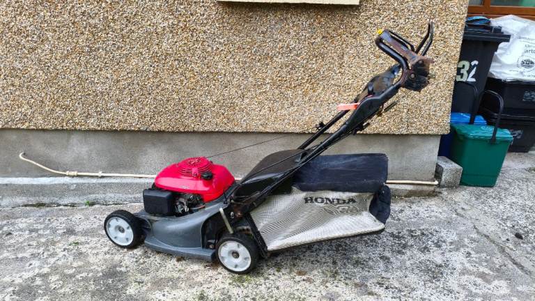 Honda petrol lawnmower 