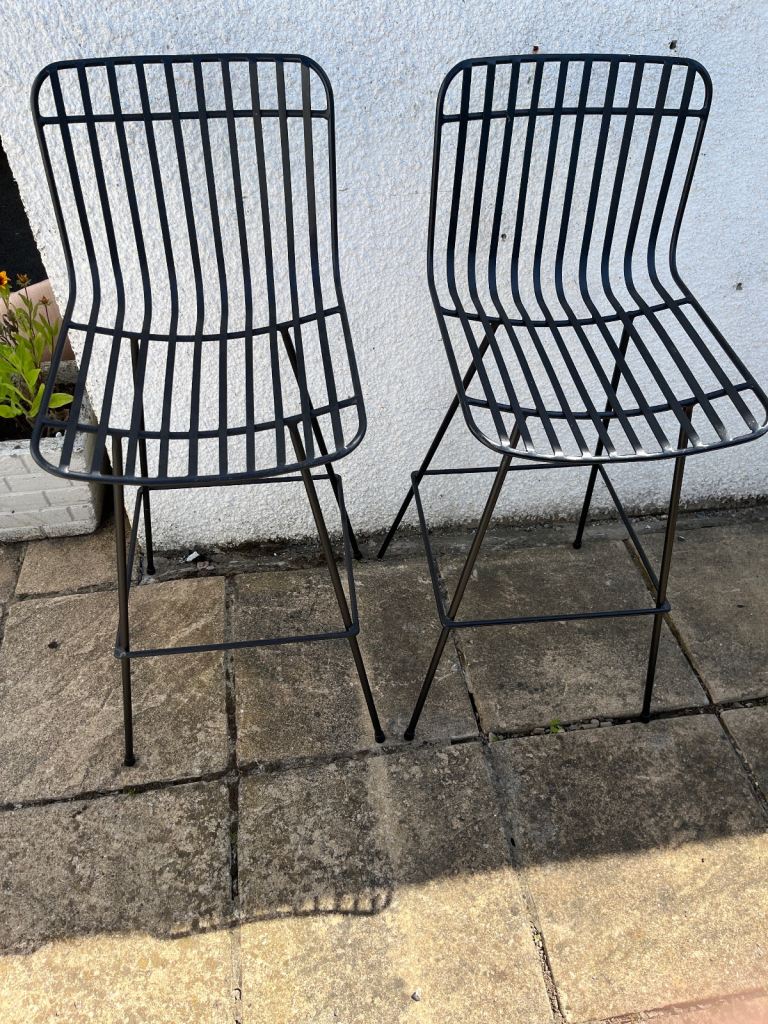 2 black bar stools