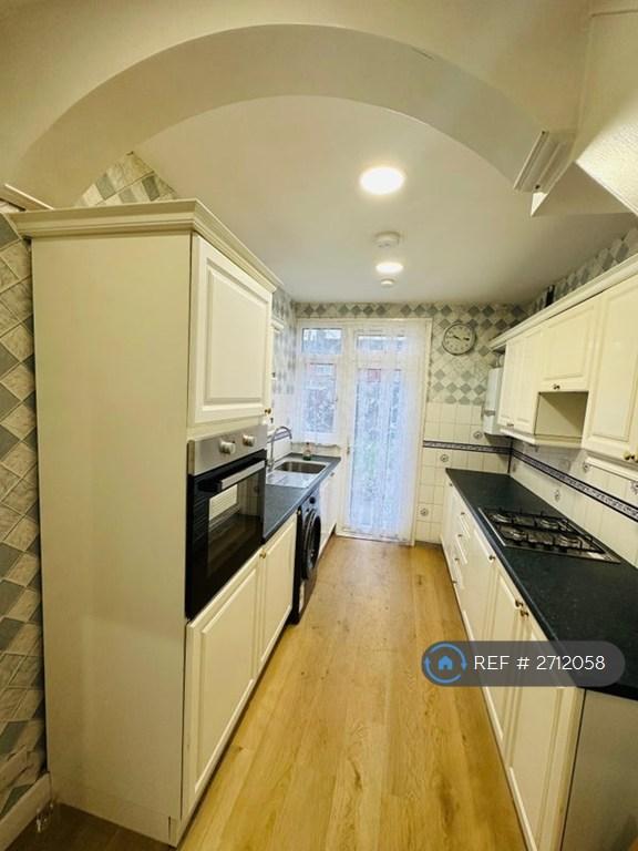 4 bedroom house in South Park Road, Ilford, IG1 (4 bed) (#2712058)