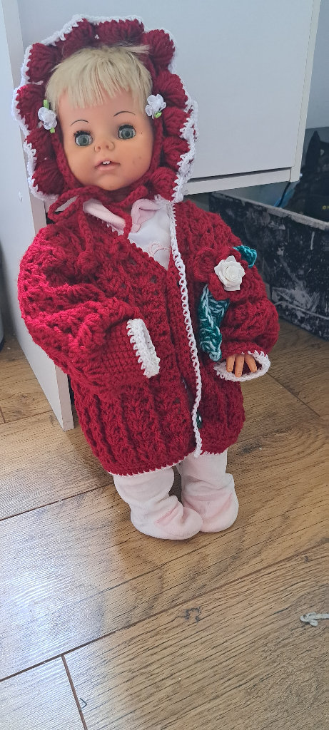 Lovley vintage doll that turns her head