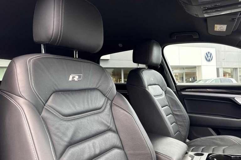 2018 Volkswagen Touareg 3.0 V6 TDI 4Motion R-Line Ã¢Â­Â14 way power adjustment, Innovation cockp...