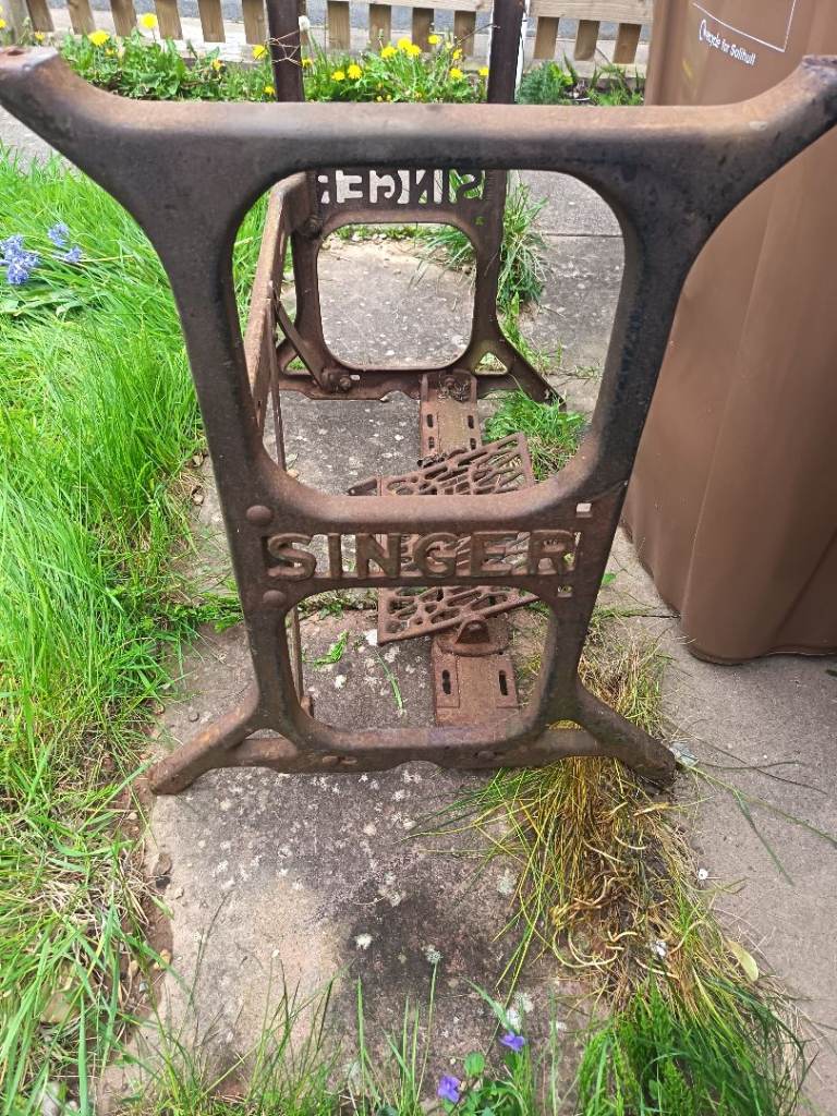 Singer Sewing Machine Iron Frame – Upcycling Project