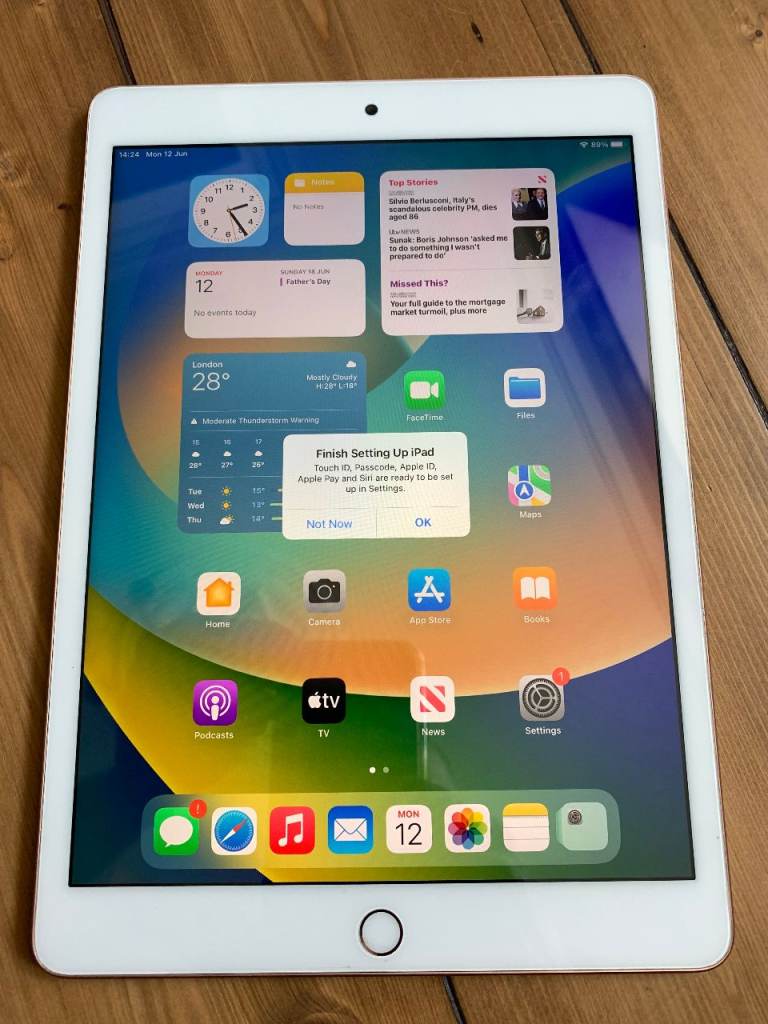 Apple Ipad 7 10.2 inch 32GB Gold IOS18 Wifi FREE charger - VG Condition - Delivery Avail