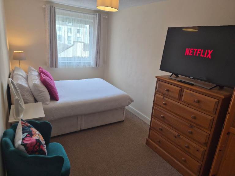 Top location! City Centre, Canongate Private Room!