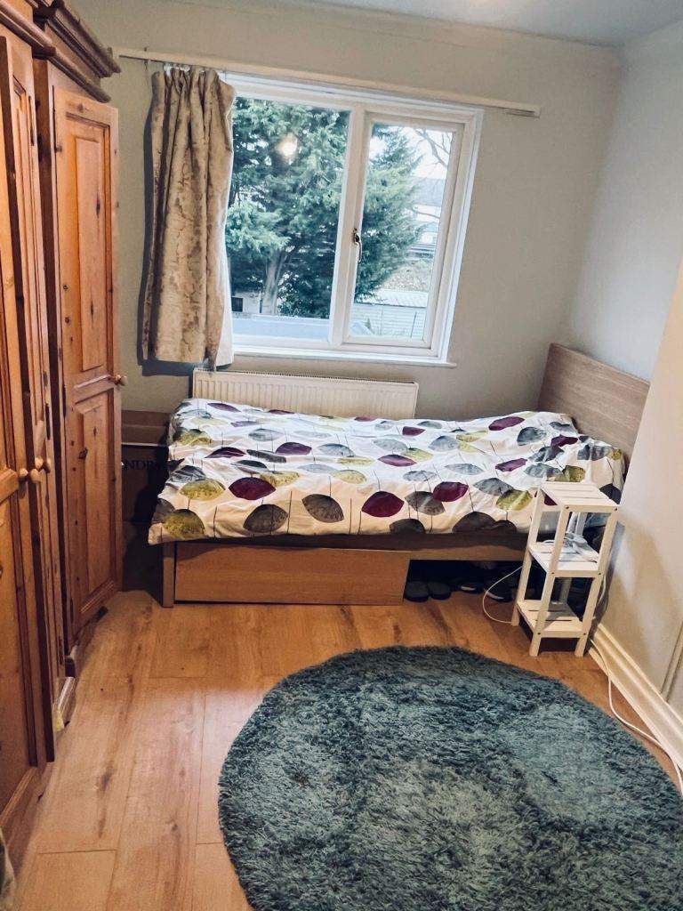 Spacious and Cosy Double Rooms for Rent in - SW16 4JX
