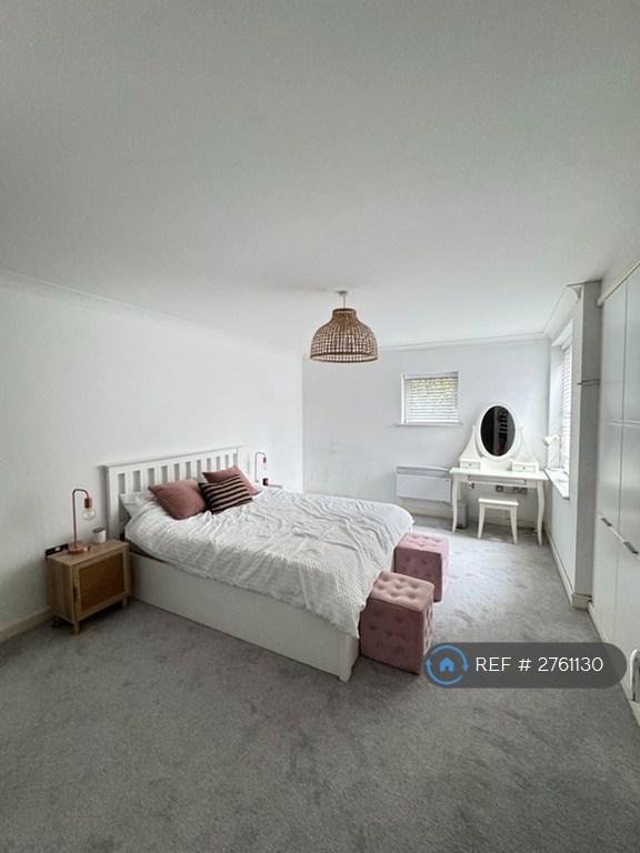 2 bedroom flat in Aragon Court, Leeds, LS7 (2 bed) (#2761130)