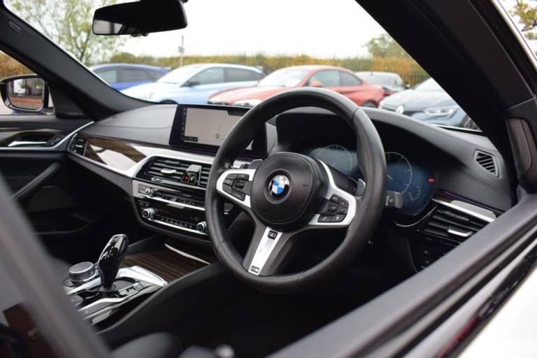 2018 Y BMW 5 SERIES 3.0 530D M SPORT TOURING 5DR DIESEL AUTO EURO 6 (S/S) (265 P