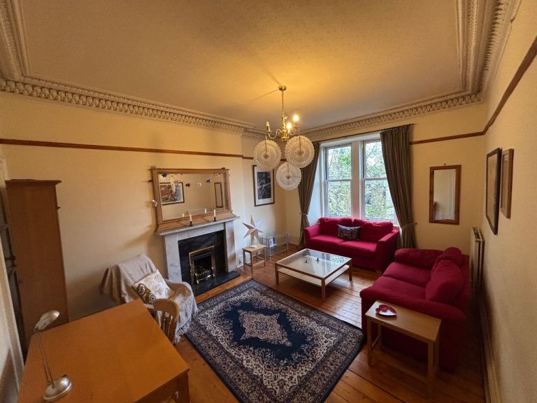2 bedrooms Flat Marchmont - June Only