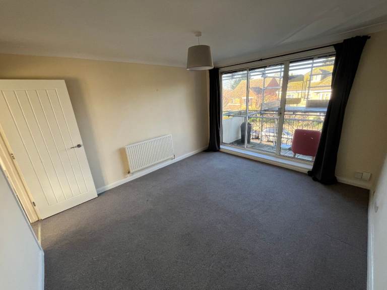 2 Bedroom Flat with Balcony, Lizmans Court, Temple Cowley, Oxford, furnished upon request