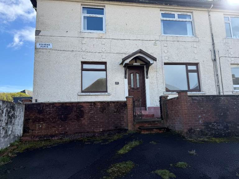 2 Bedroom Lower Quarter Villa with Drive & Garden