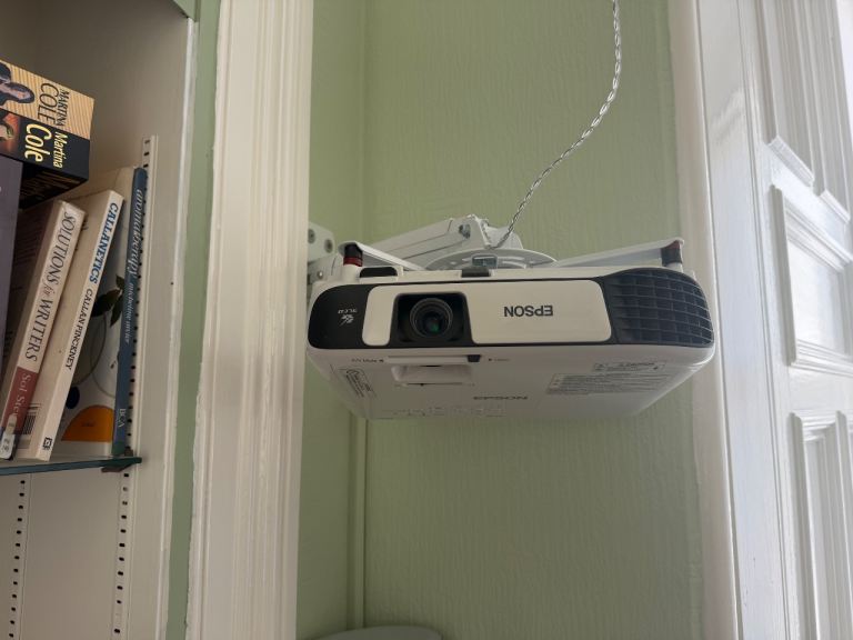 Epson Multimedia Projector with Vevor Screen & Remote