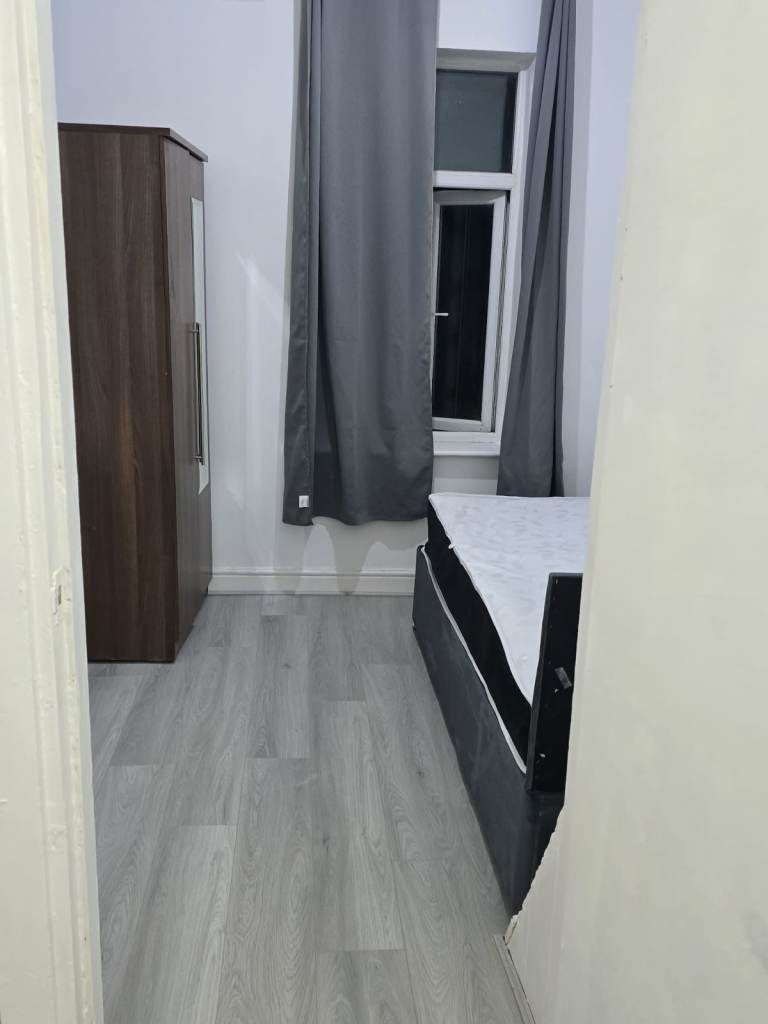 Spacious & Cosy Ensuite Room for Rent in - M13 0NQ
