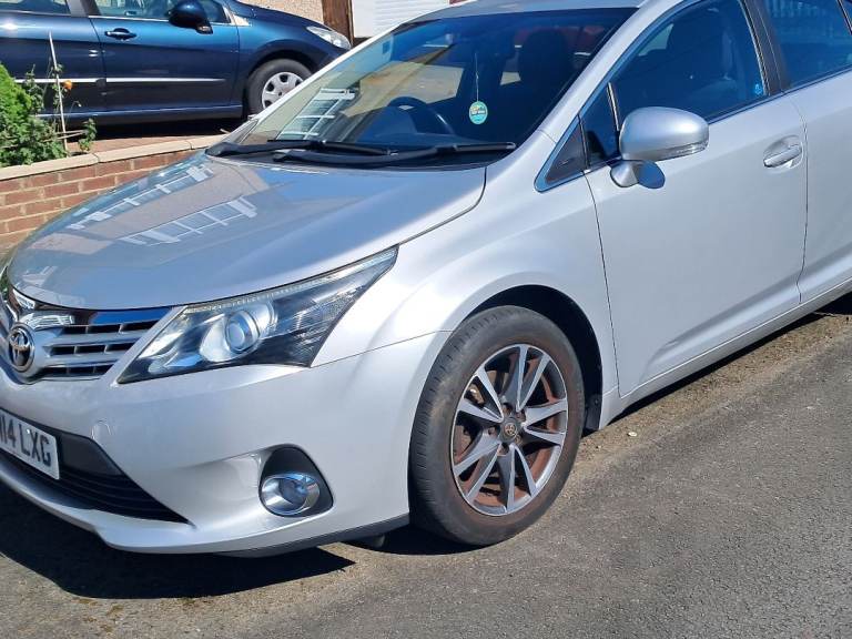 Toyota, AVENSIS, Saloon, 2014, Manual, 1998 (cc), 4 doors, diesel