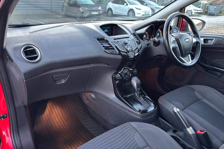  Ford Fiesta 1.6 Zetec Hatchback 3dr Petrol Powershift Euro 5 105 Ps Petrol