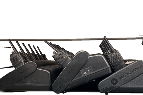 MOTOROLA DP3400 DIGITAL UHF RADIOS X 6 ,6 IMPRES BATTERYS+1 LCD CHARGER